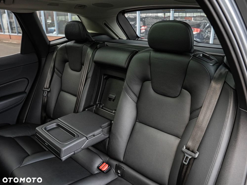 Volvo XC 60 T6 AWD Plug-In Hybrid Inscription - 26