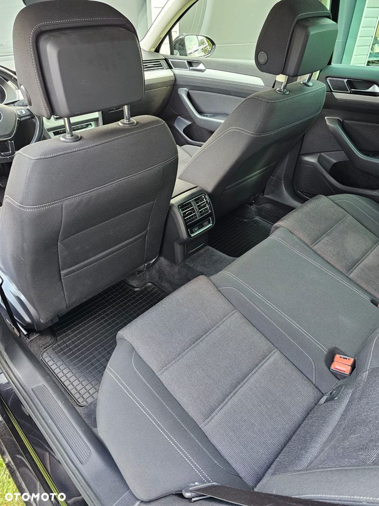 Volkswagen Passat 2.0 TDI (BlueMotion Technology) Comfortline - 23