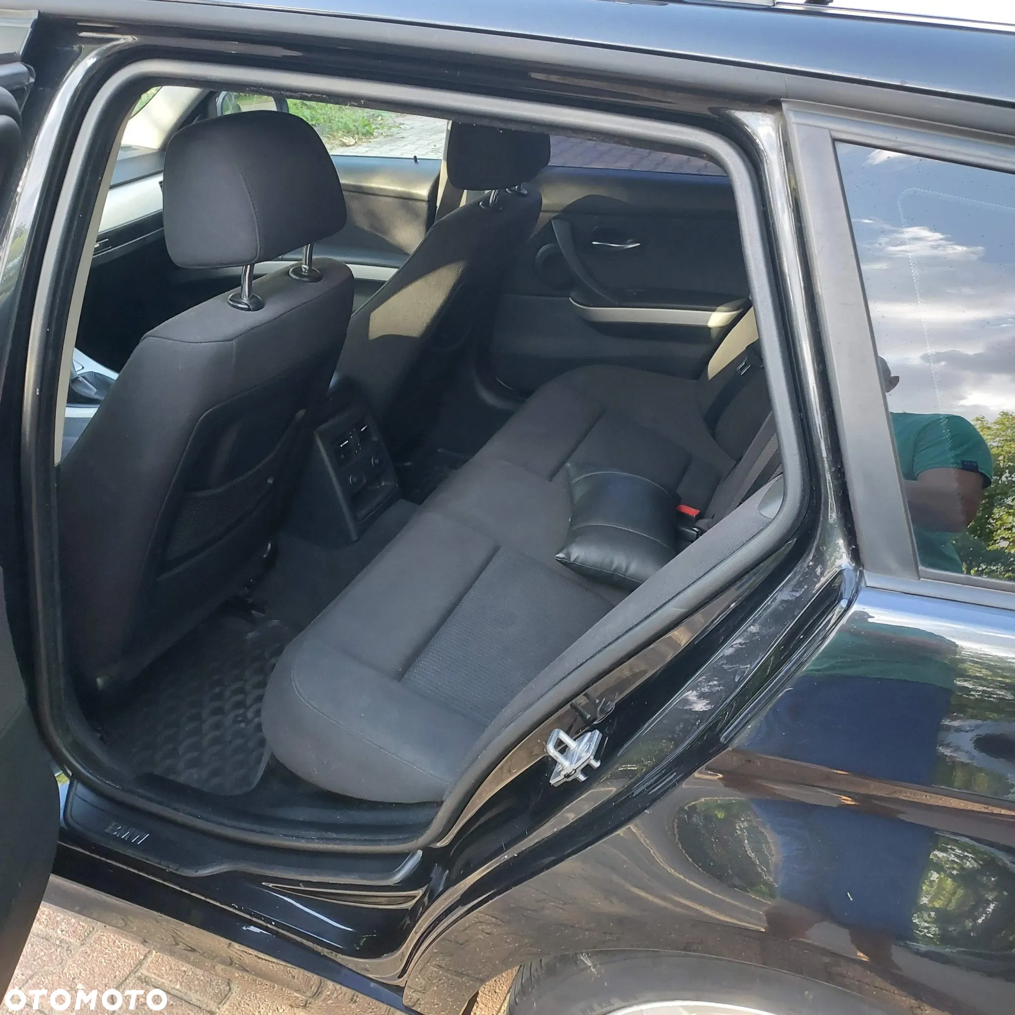 BMW Seria 3 318i Touring - 13