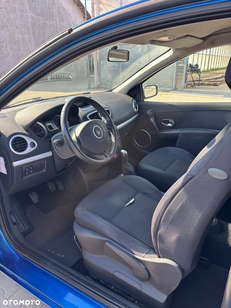 Renault Clio - 11
