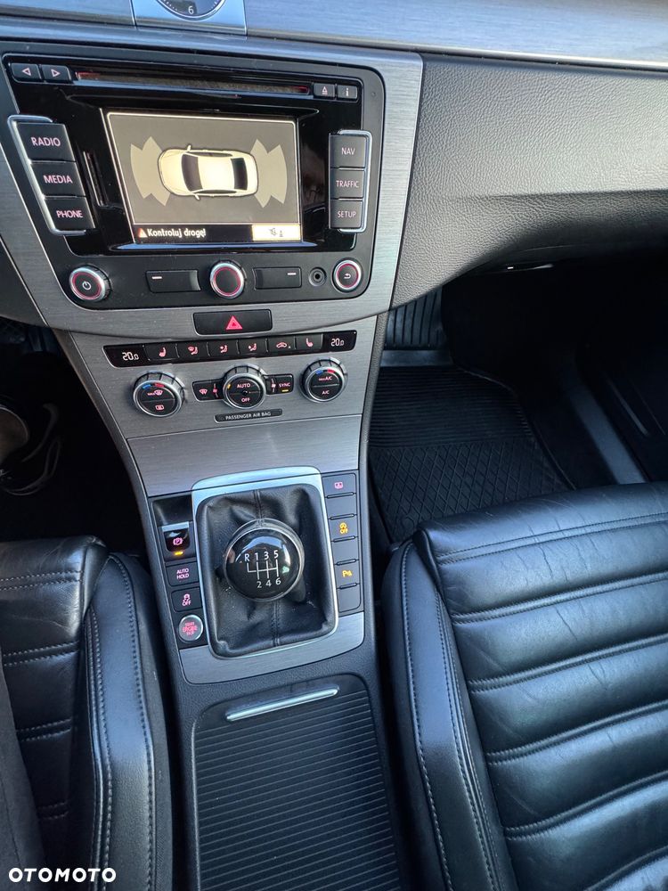 Volkswagen Passat 2.0 TDI Highline R-Style - 14