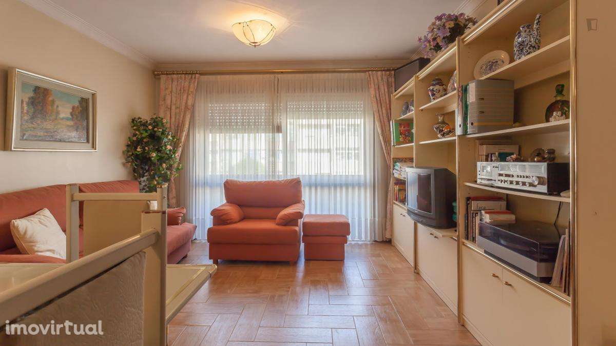 Quarto - localizado em São Mamede de Infesta Porto - Grande imagem: 4/39