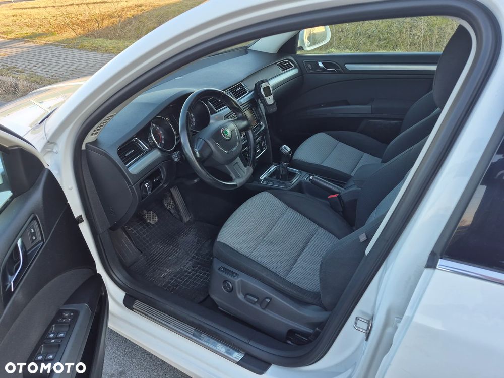 Skoda Superb 2.0 TDI PD Elegance - 8