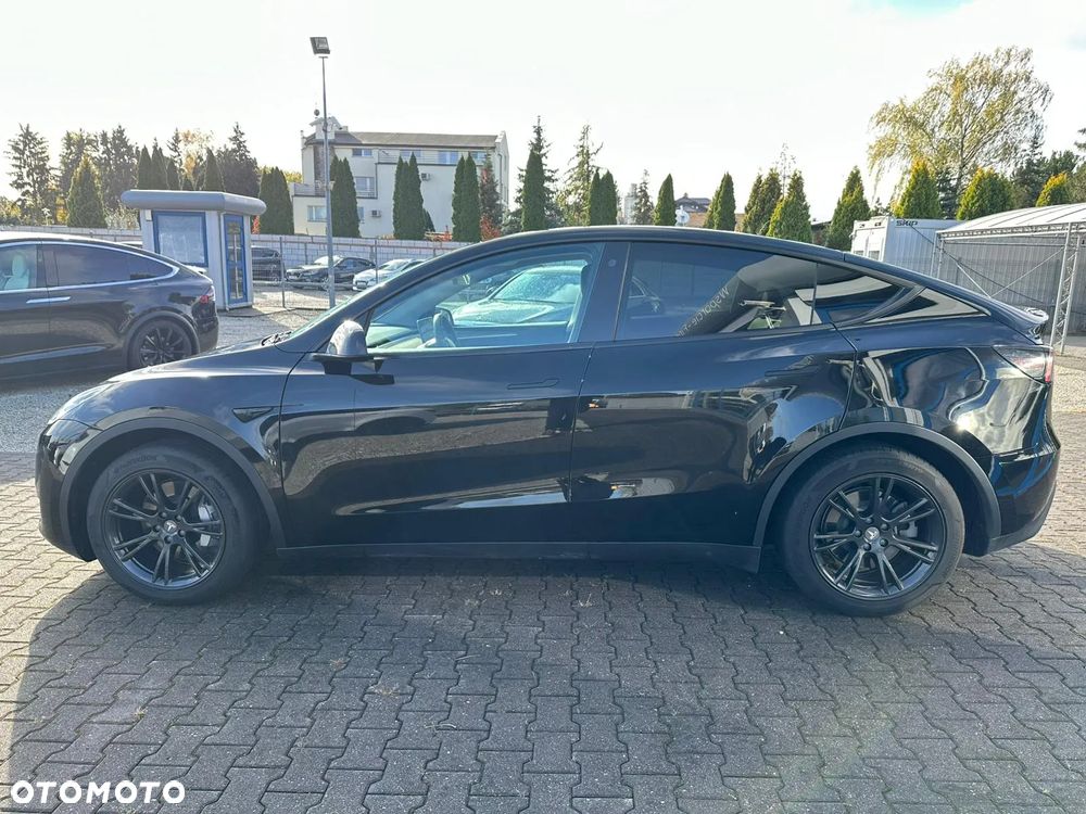 Tesla Y - 7