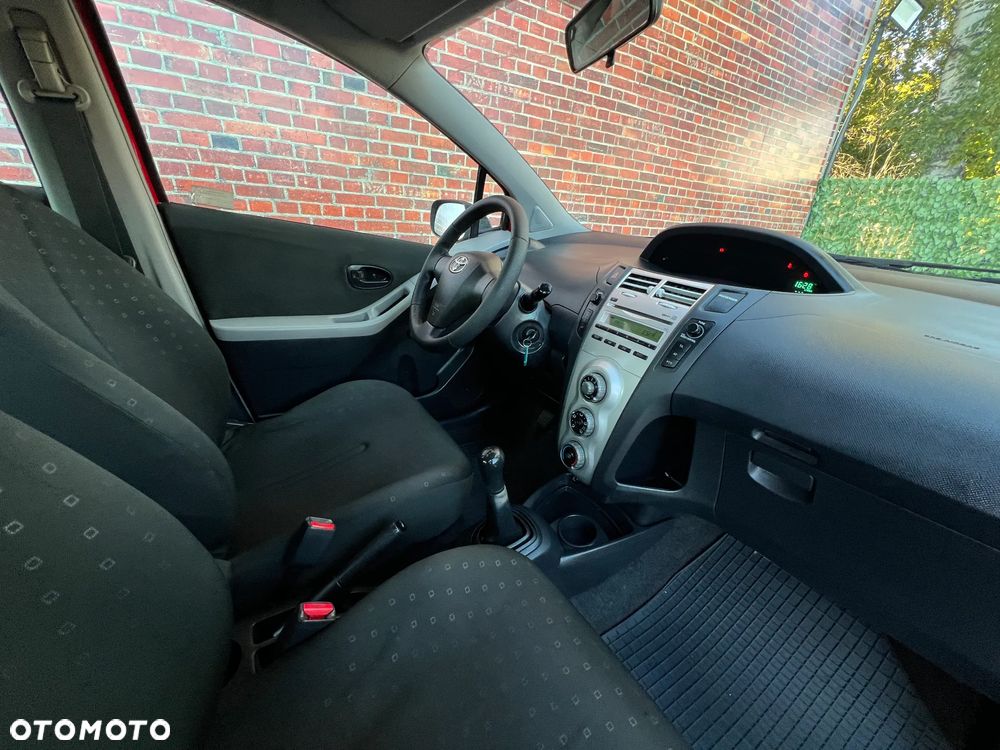 Toyota Yaris - 10