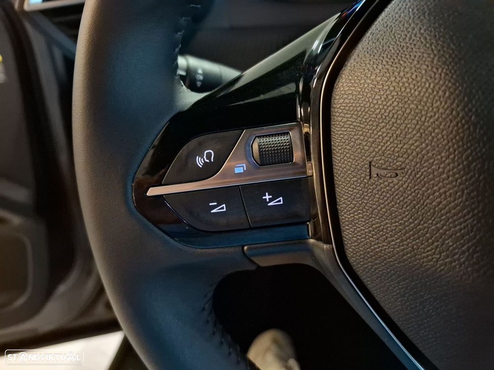 Peugeot 2008 1.2 Hybrid Allure e-DCS6 - 14