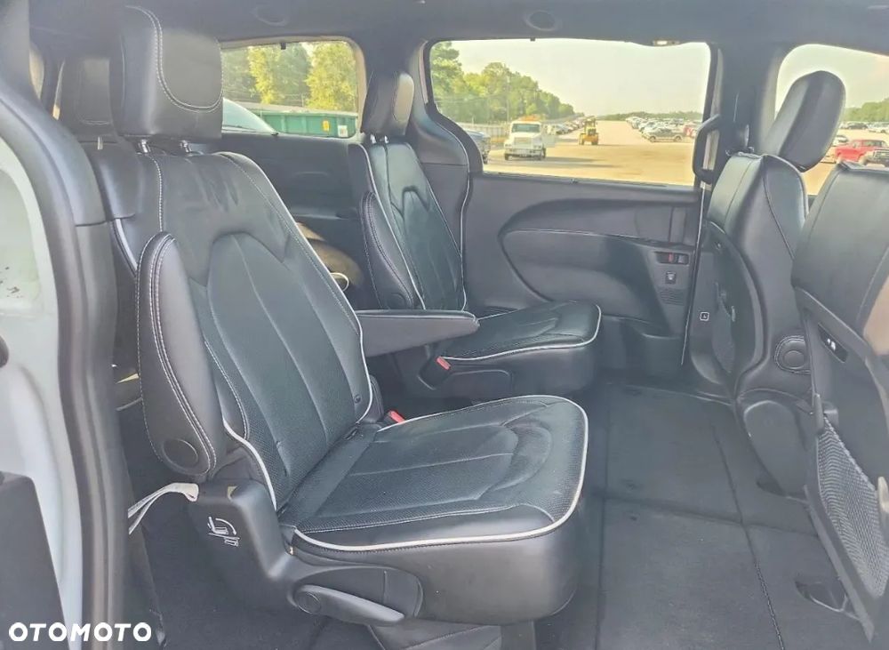 Chrysler Pacifica - 10