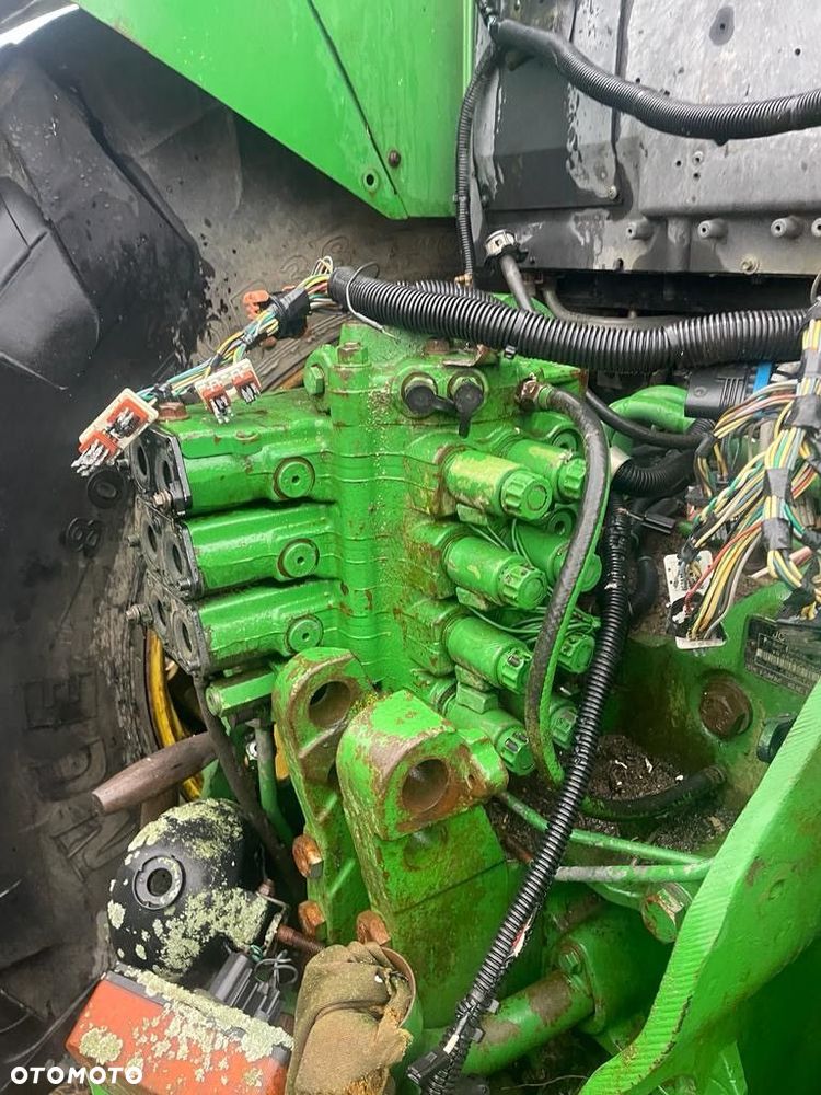 John Deere 8120 8220 8320 8420 8520 - sekcja rozdzielacza - 1