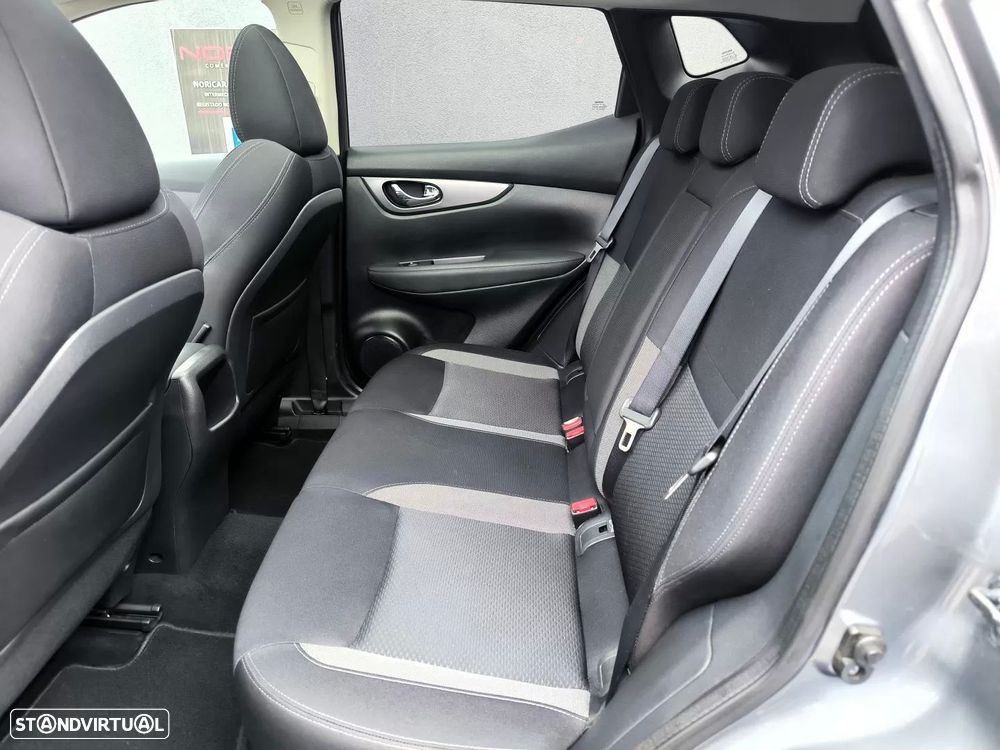 Nissan Qashqai 1.5 dCi N-Connecta J18 - 29