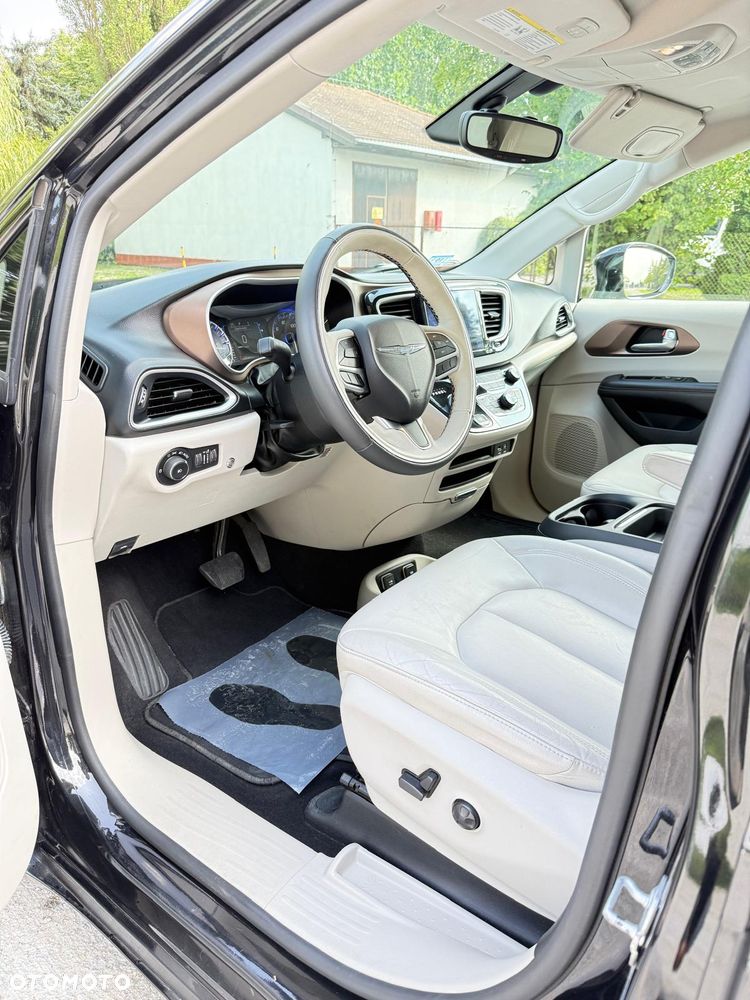 Chrysler Pacifica - 19