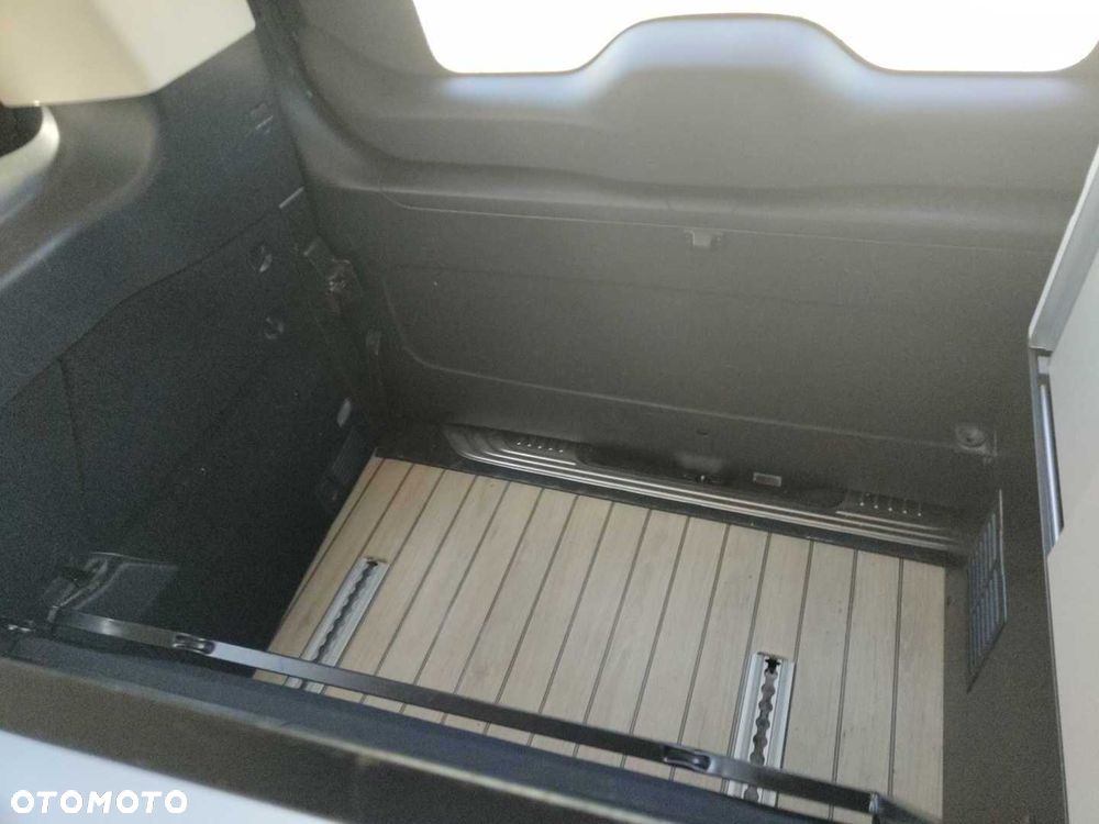 Mercedes-Benz Marco Polo250D - 18