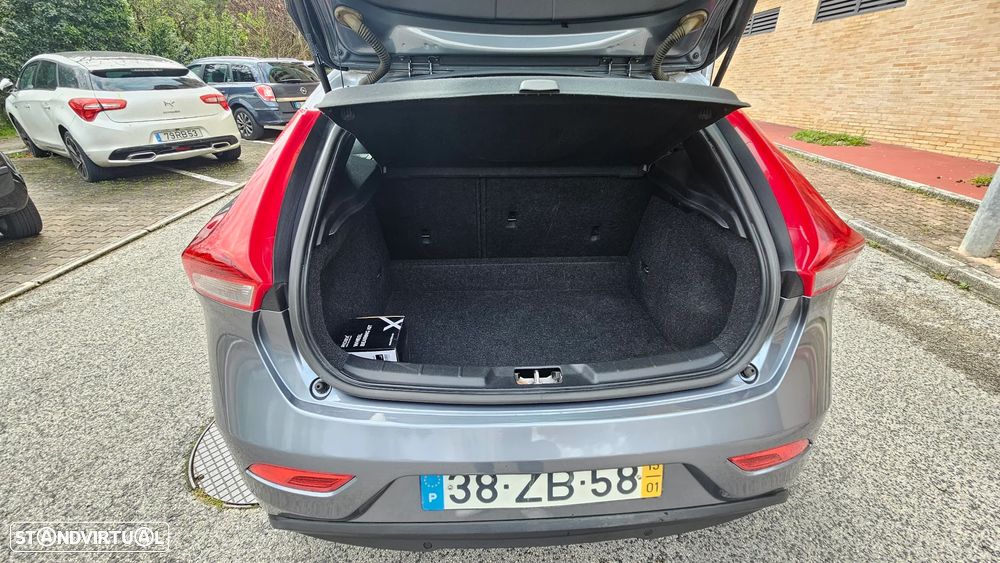 Volvo V40 1.6 D2 Momentum Eco - 29