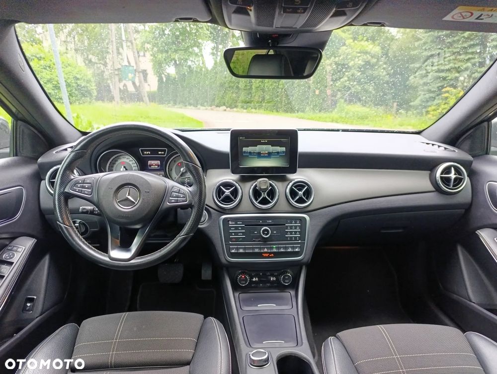 Mercedes-Benz GLA 220 d 4Matic 7G-DCT - 8