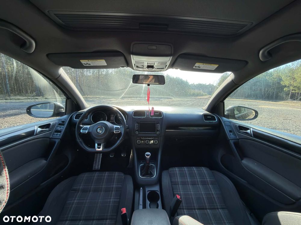 Volkswagen Golf - 6