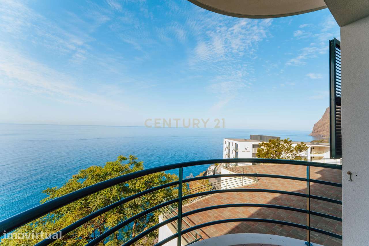 T3 Primeira Linha com Vista Mar Deslumbrante em Câmara de Lobos - Grande imagem: 3/29