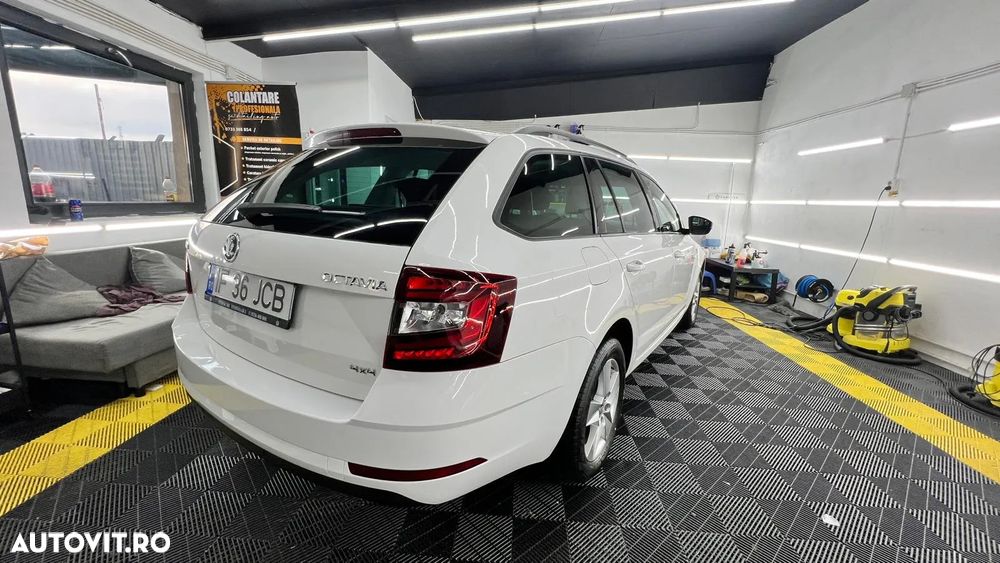 Skoda Octavia Combi Diesel 2.0 TDI 4X4 DSG Style - 4