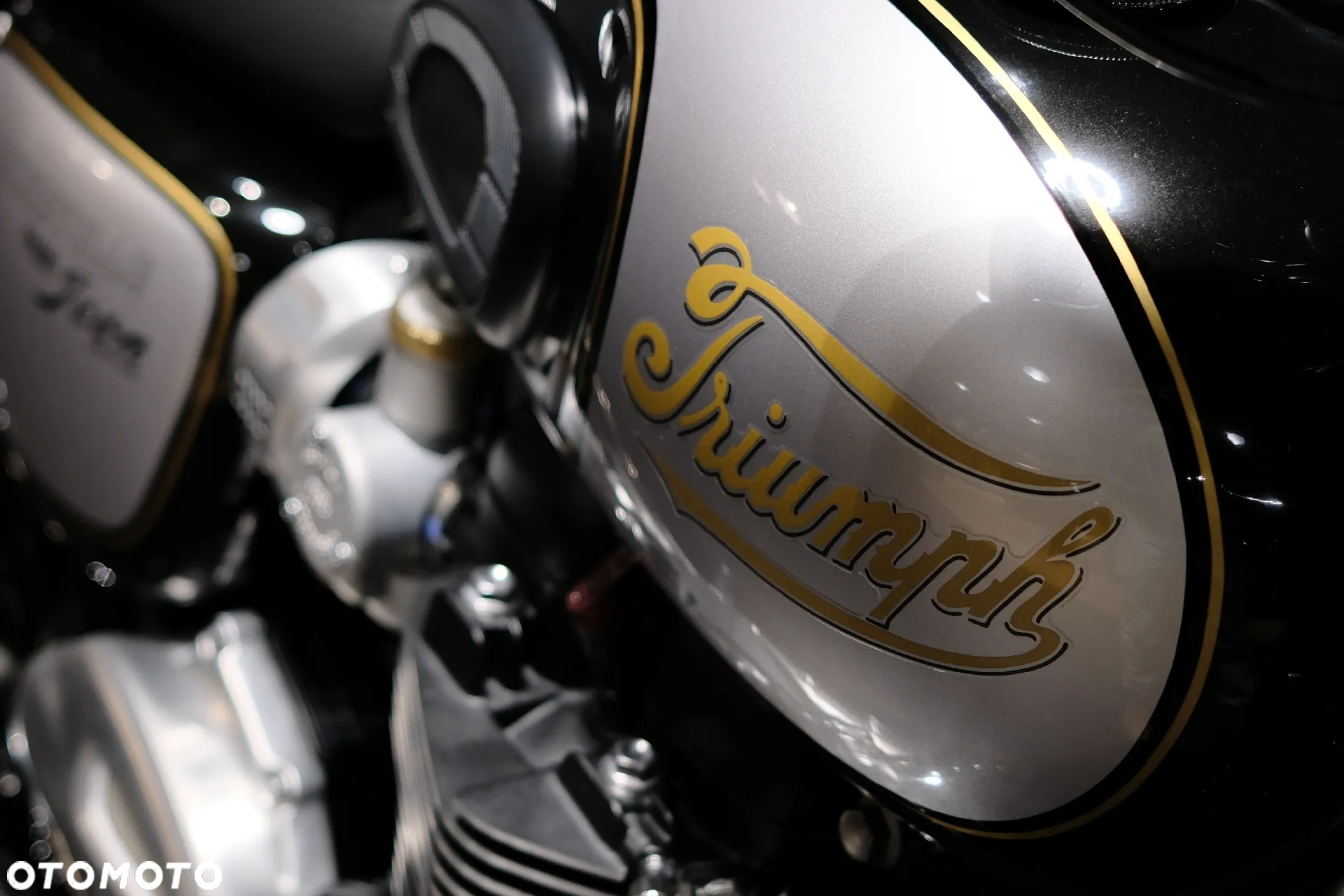 Triumph Bonneville - 11