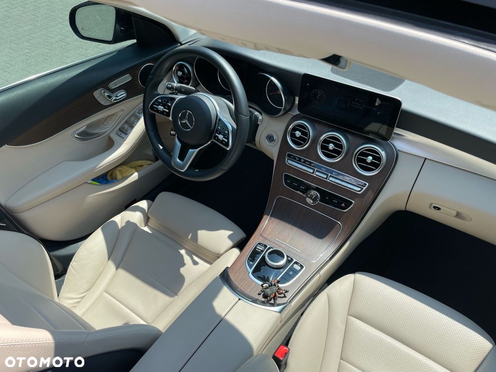 Mercedes-Benz Klasa C 300 4Matic 9G-TRONIC Avantgarde - 13