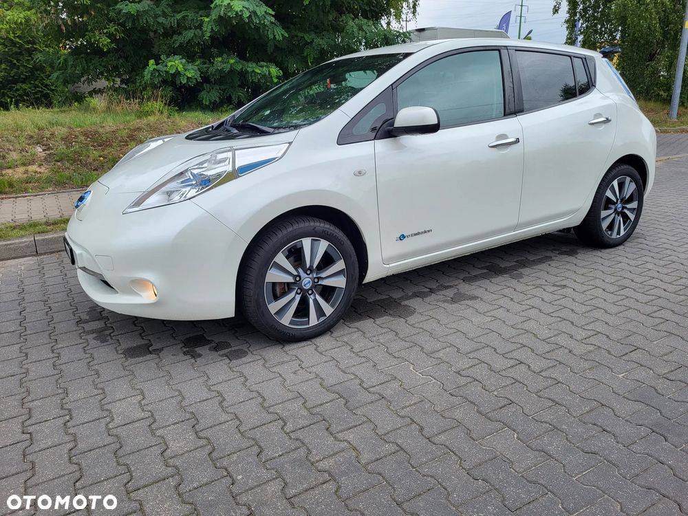 Nissan Leaf 24 kWh (mit Batterie) Visia + - 2