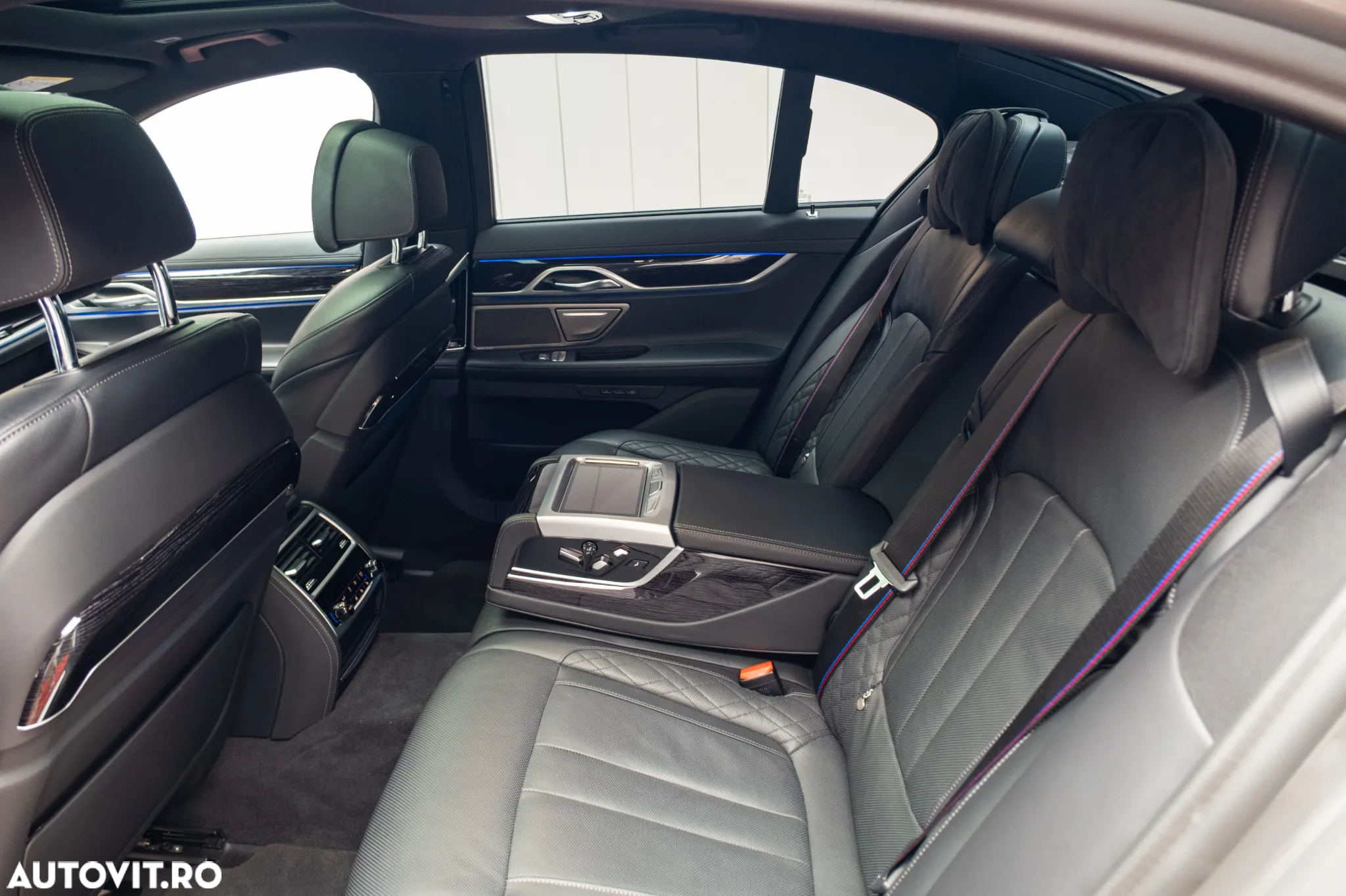 BMW Seria 7 745e - 30