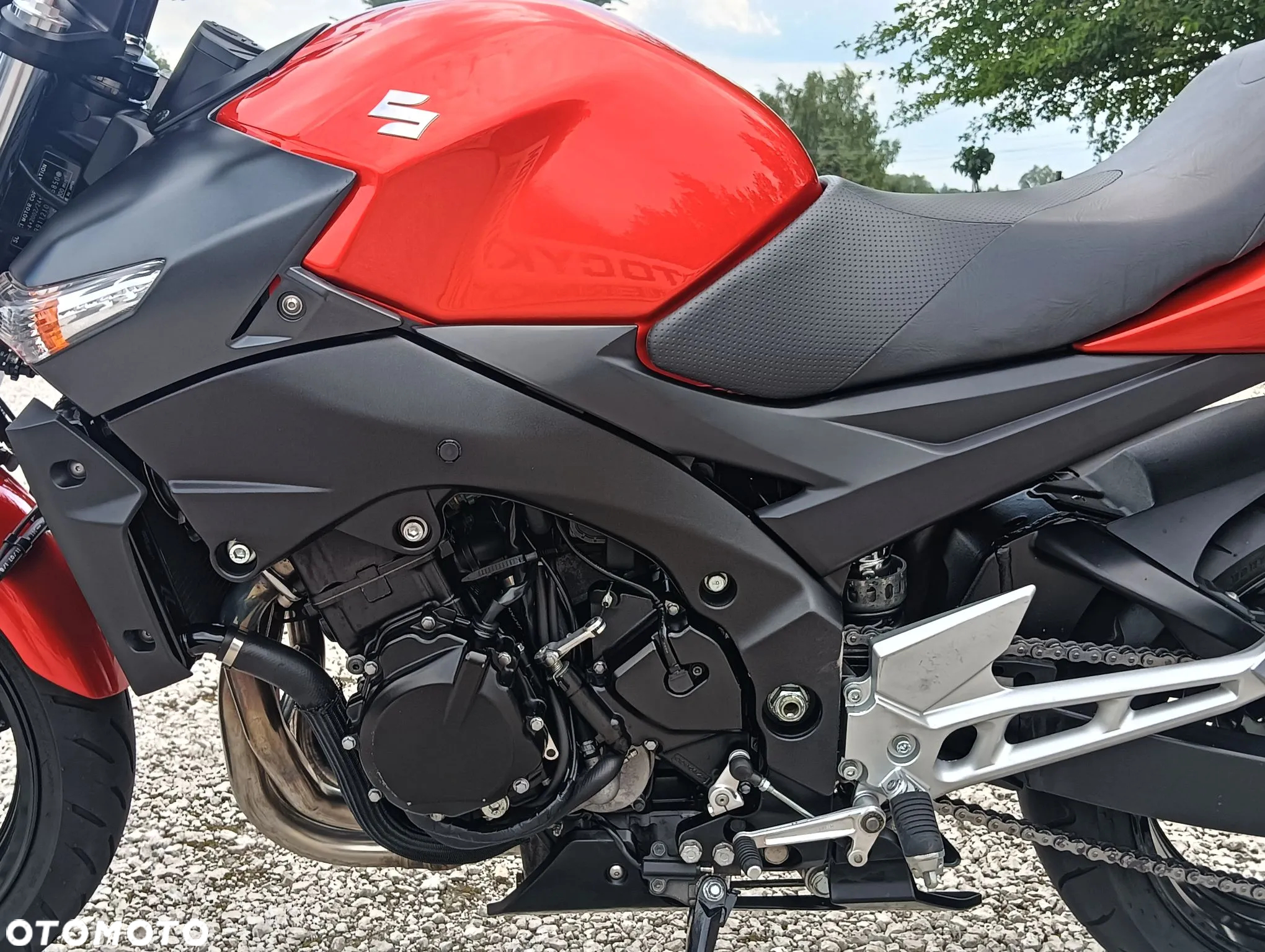 Suzuki GSR - 28