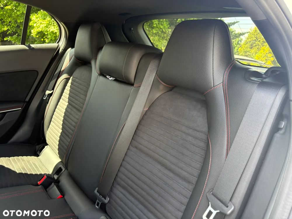 Mercedes-Benz GLA 180 7G-DCT AMG Line - 22