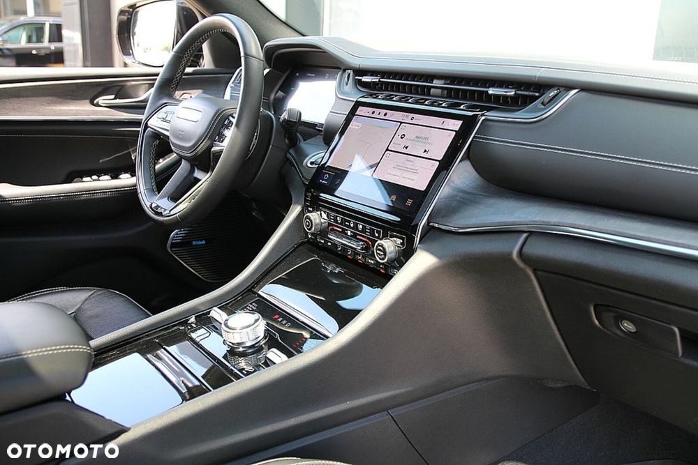 Jeep Grand Cherokee - 27