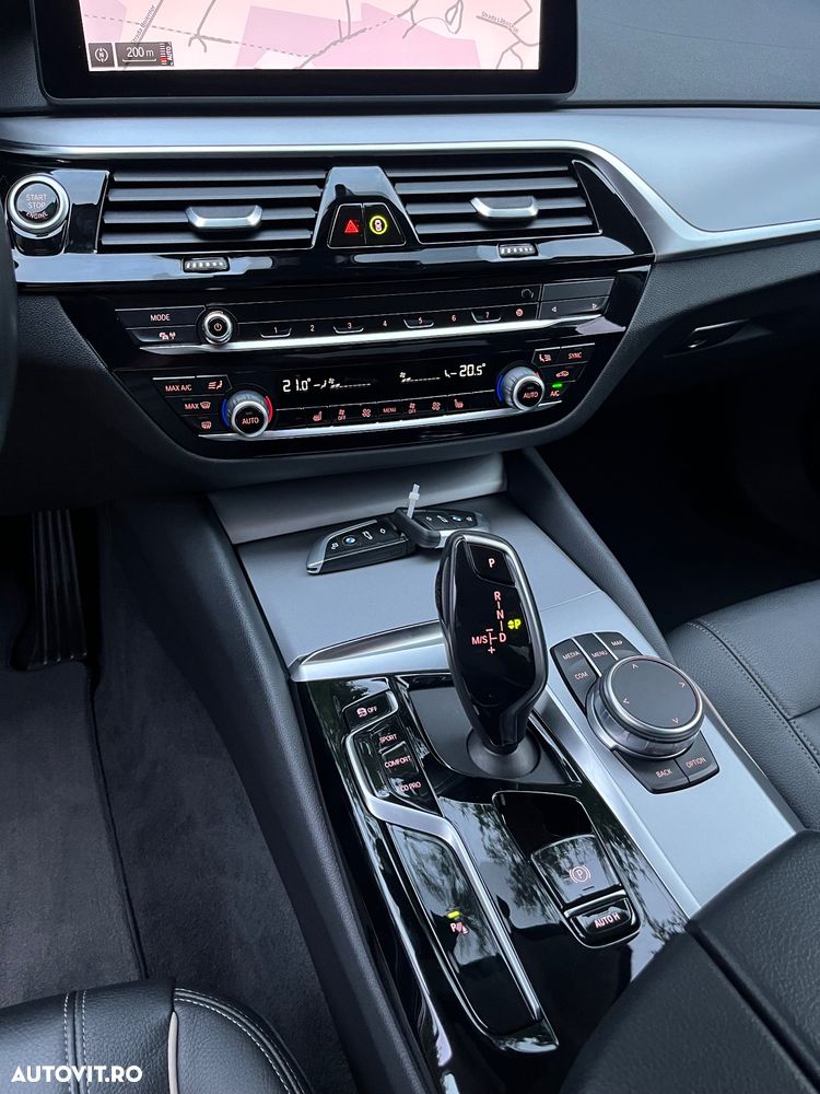 BMW Seria 5 520d xDrive AT - 32