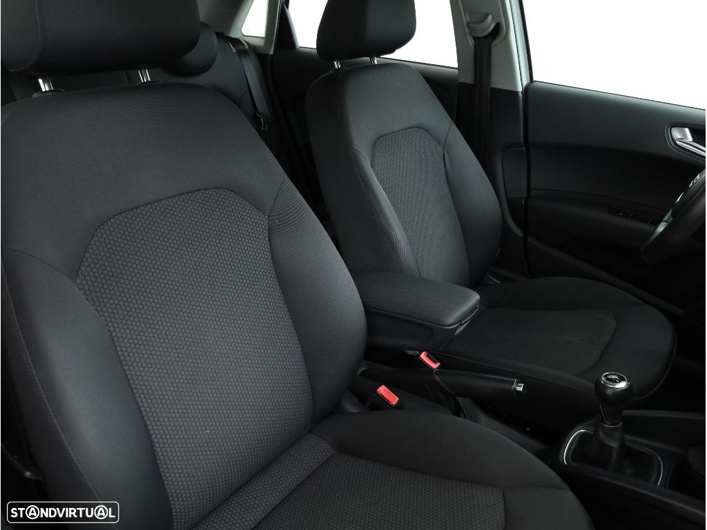 Audi A1 Sportback 1.6 TDI S-line - 28