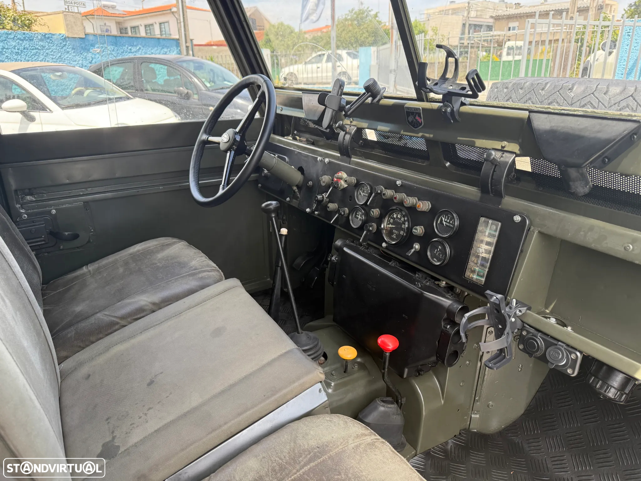 Land Rover Defender - 9
