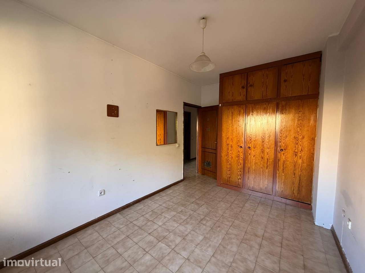 JD - Apartamento T2+1 para remodelar | Nascente -Poente | VNG - Grande imagem: 4/32