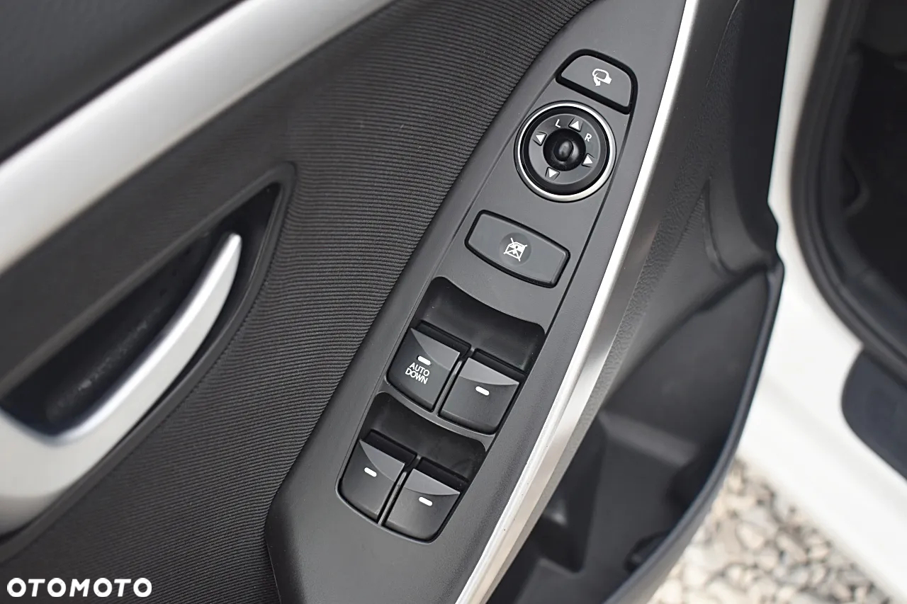Hyundai i30 1.6 D Premium - 26