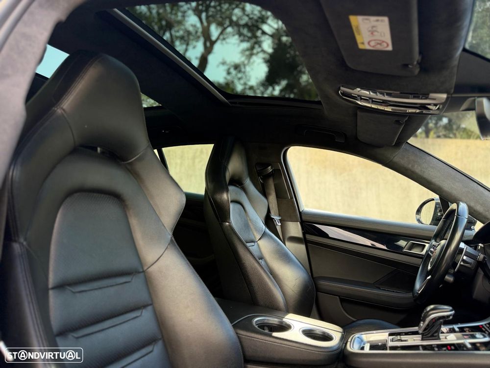 Porsche Panamera 4 E-Hybrid - 40