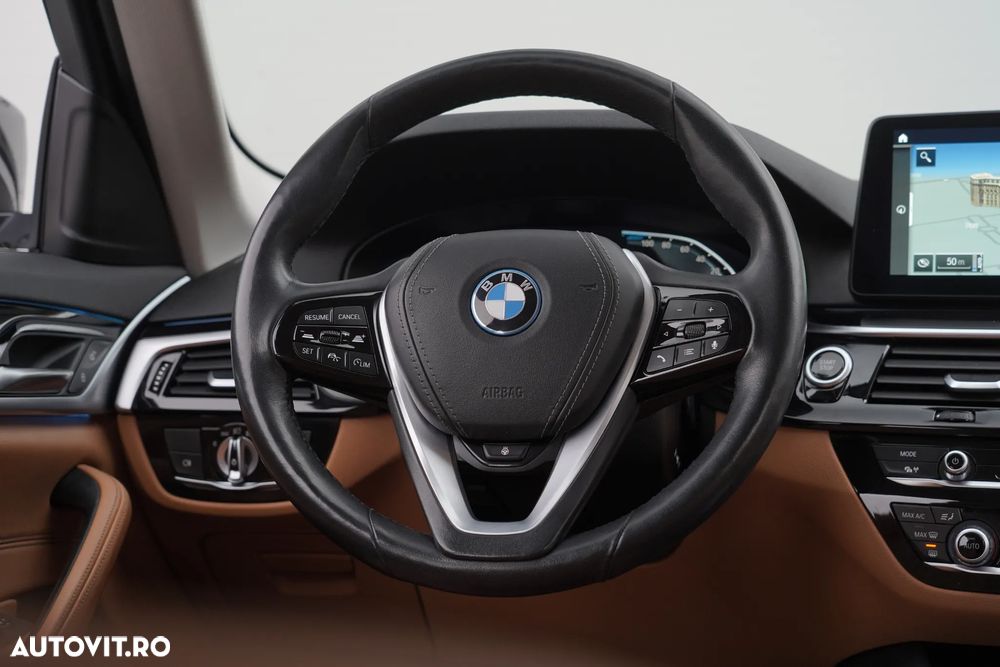 BMW Seria 5 530e Aut. Luxury Line - 12