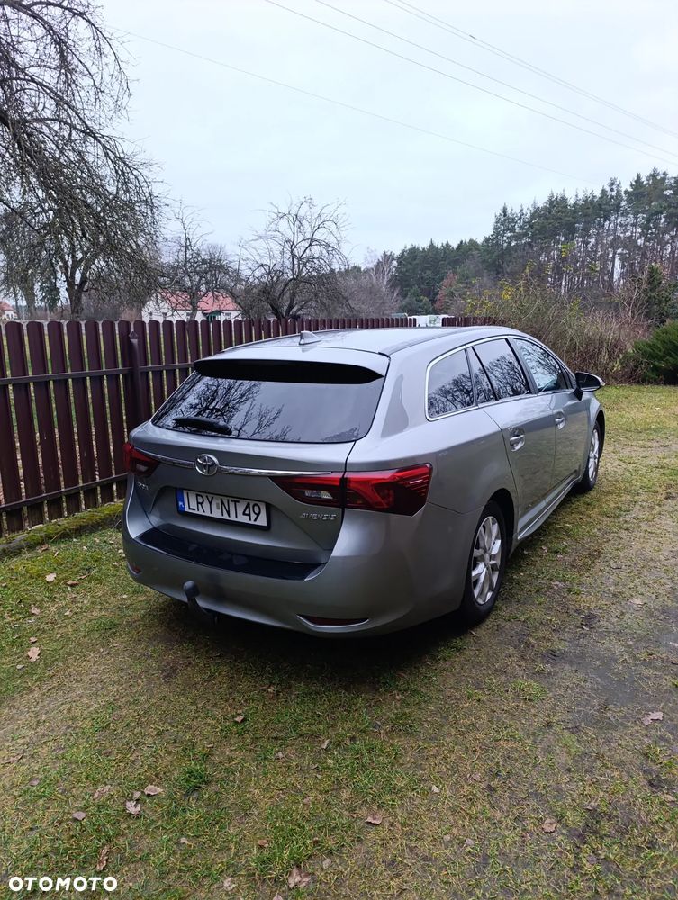 Toyota Avensis 1.8 Comfort - 5