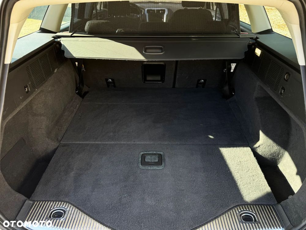 Ford Mondeo - 38