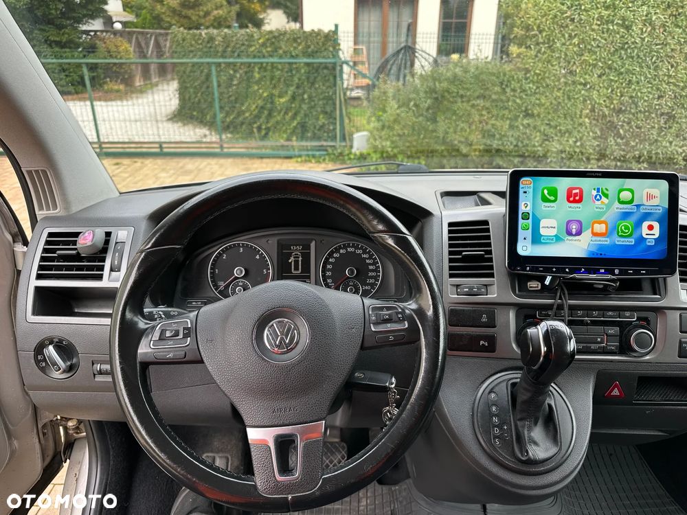 Volkswagen Caravelle - 10