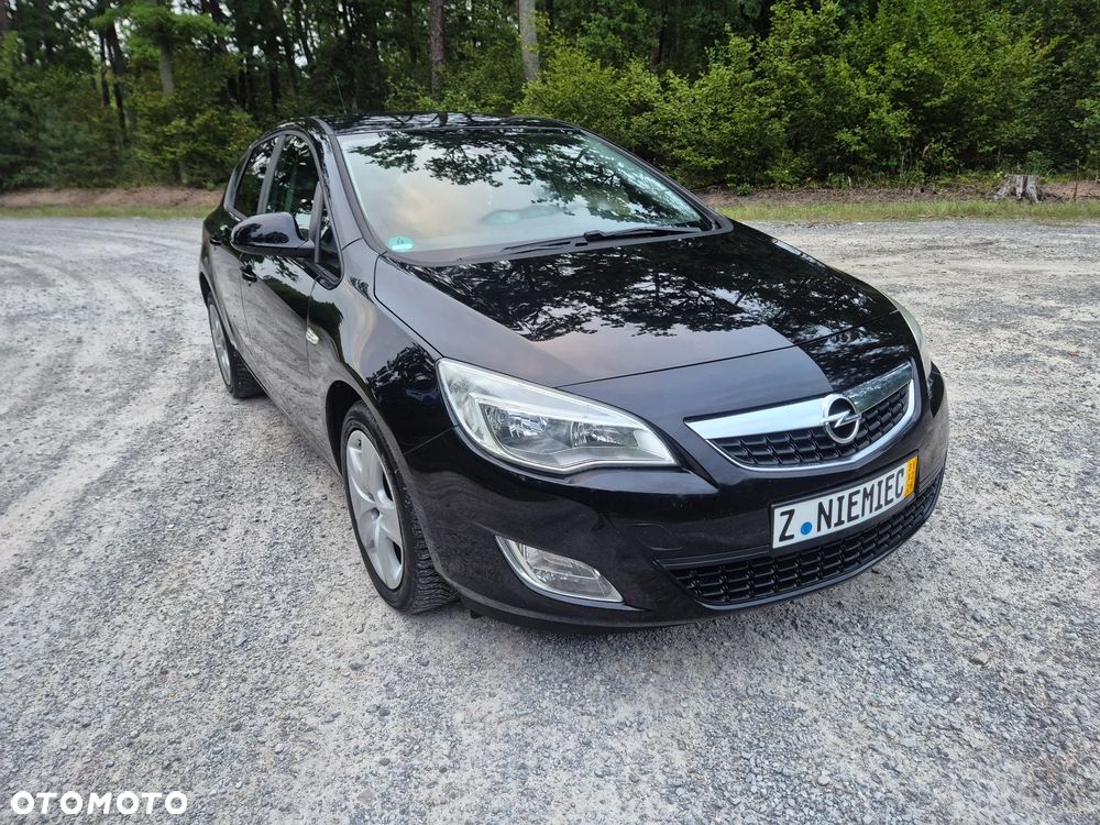 Opel Astra 2011 photo 3