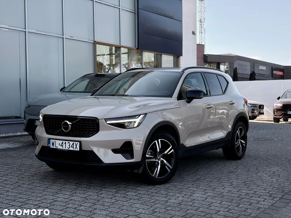 Volvo XC 40 B3 Plus Dark - 2