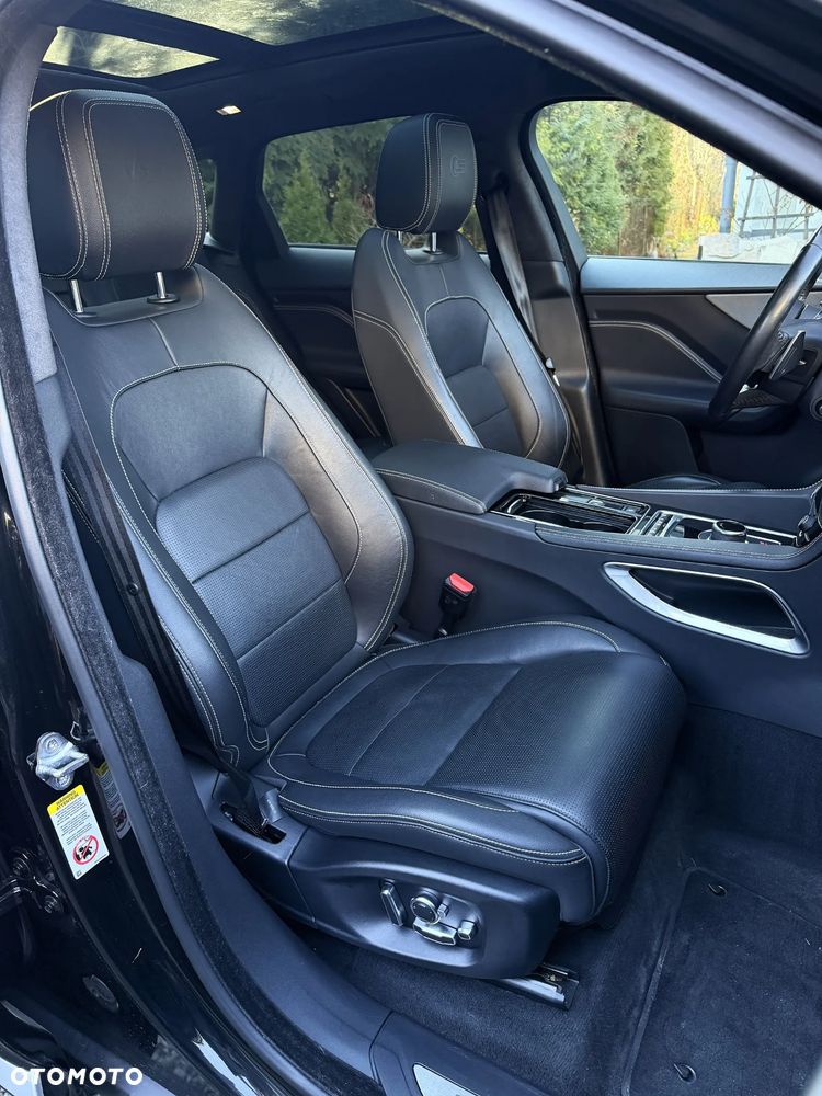 Jaguar F-Pace S AWD - 13