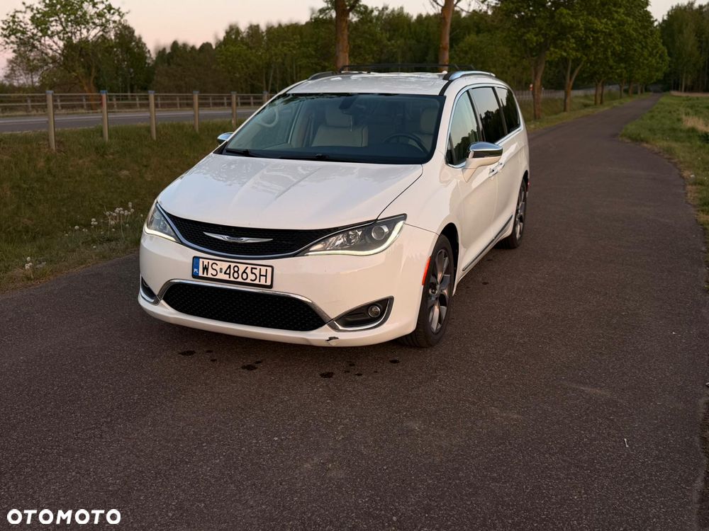 Chrysler Pacifica - 5