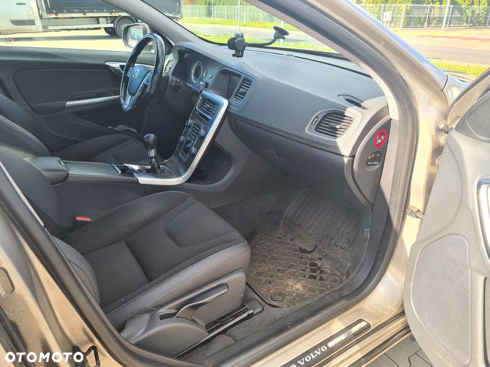 Volvo S60 D3 Momentum - 10