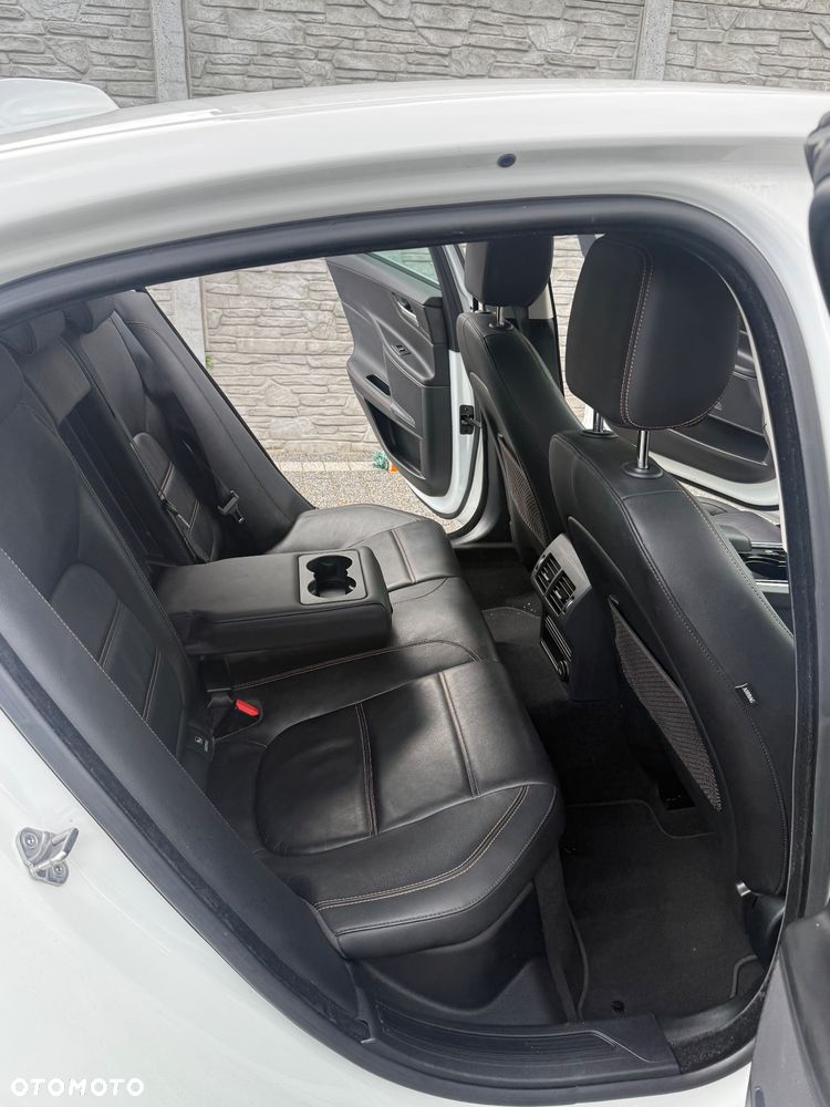 Jaguar XE 2.0 D Prestige - 20