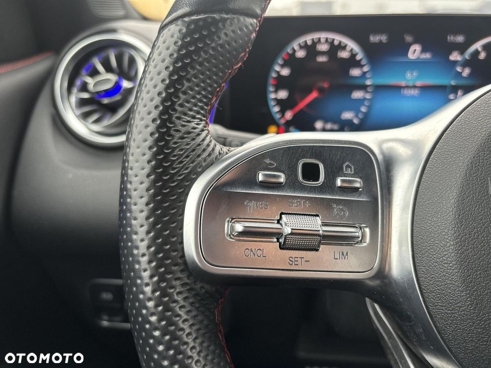 Mercedes-Benz GLB 200 4-Matic AMG Line 8G-DCT - 25