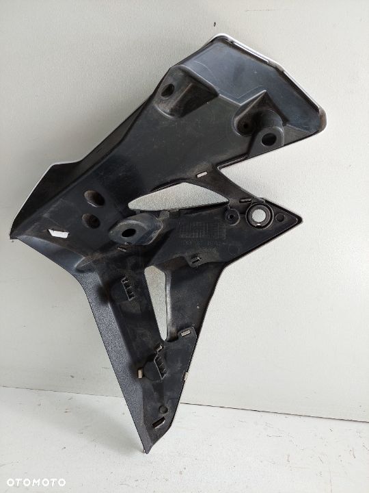 SUZUKI GSR 750 owiewka bok boczek - 2