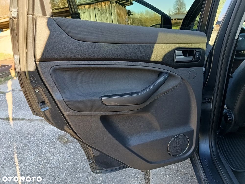 Ford Kuga 2.0 TDCi 4x4 Titanium - 25