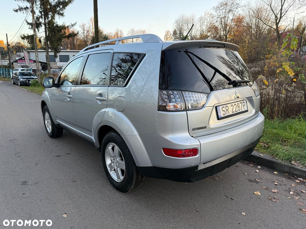 Mitsubishi Outlander 2.4 2WD - 4