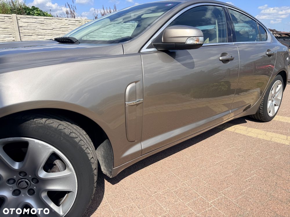 Jaguar XF 2.7 V6 Premium Luxury - 17