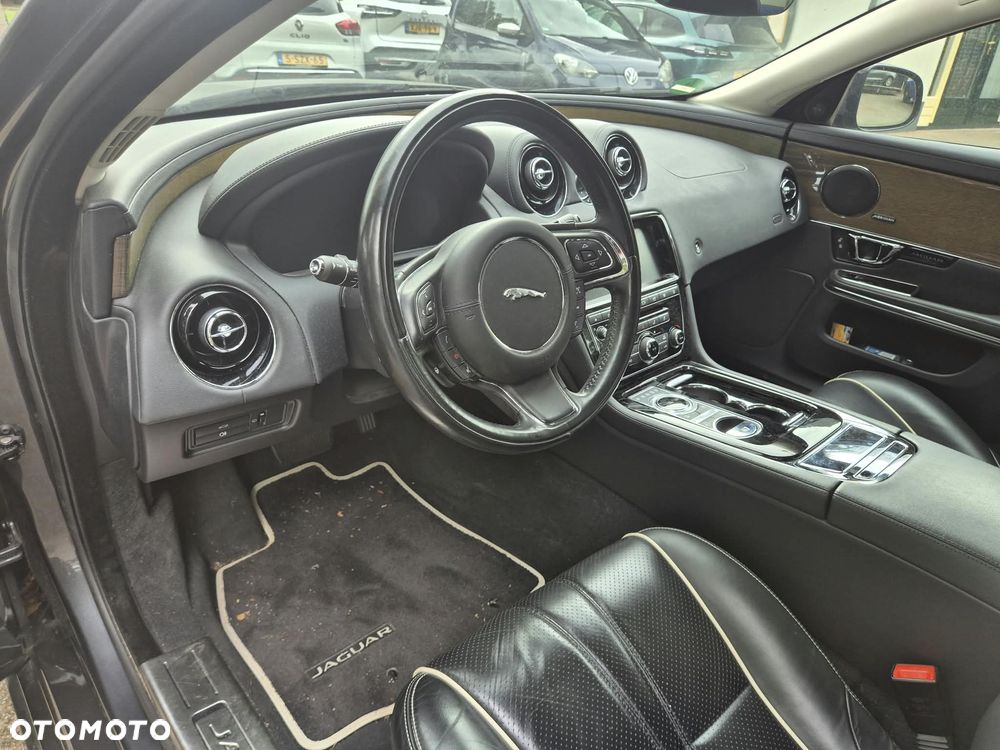 Jaguar XJ - 14