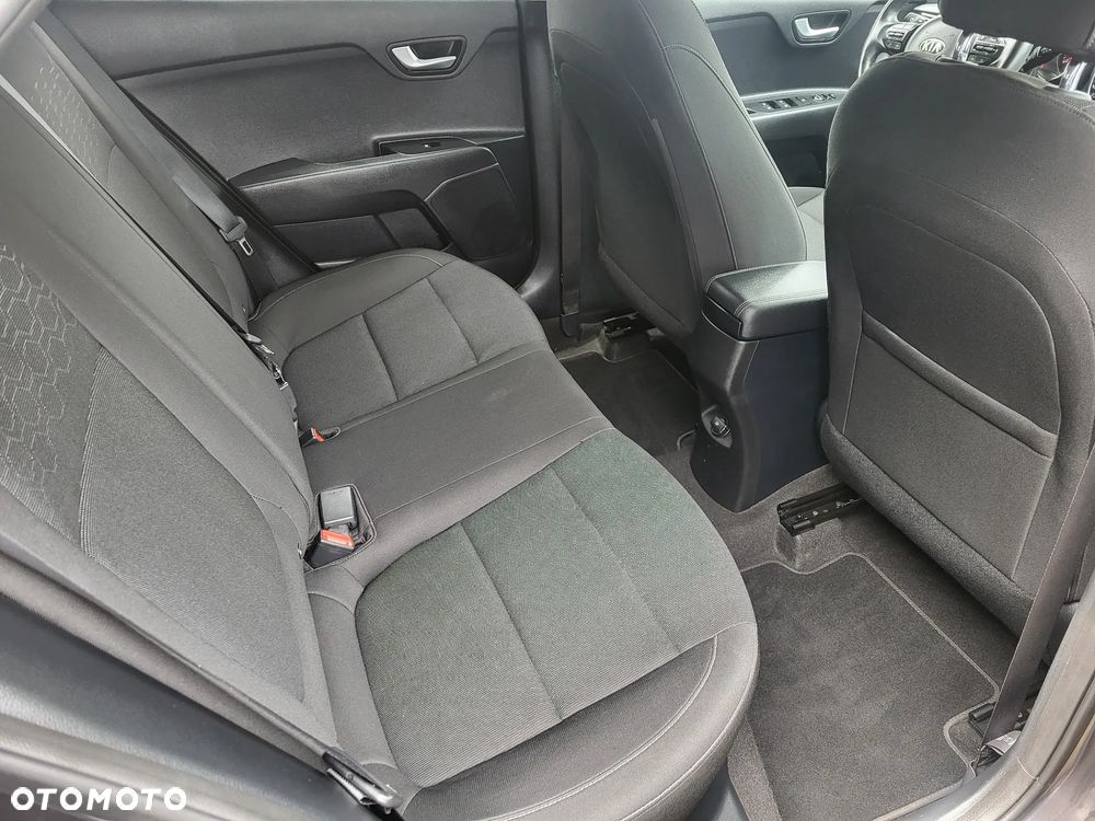 Kia Rio 1.4 L - 23